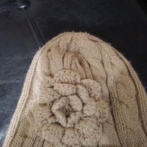 Hats and scarves for womens